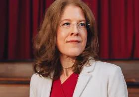 Gill Carr headshot